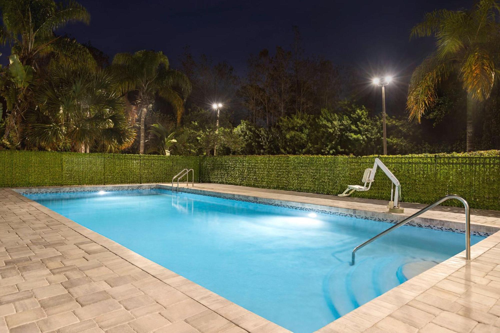 Majestic Palms Orlando Hotel Exterior photo